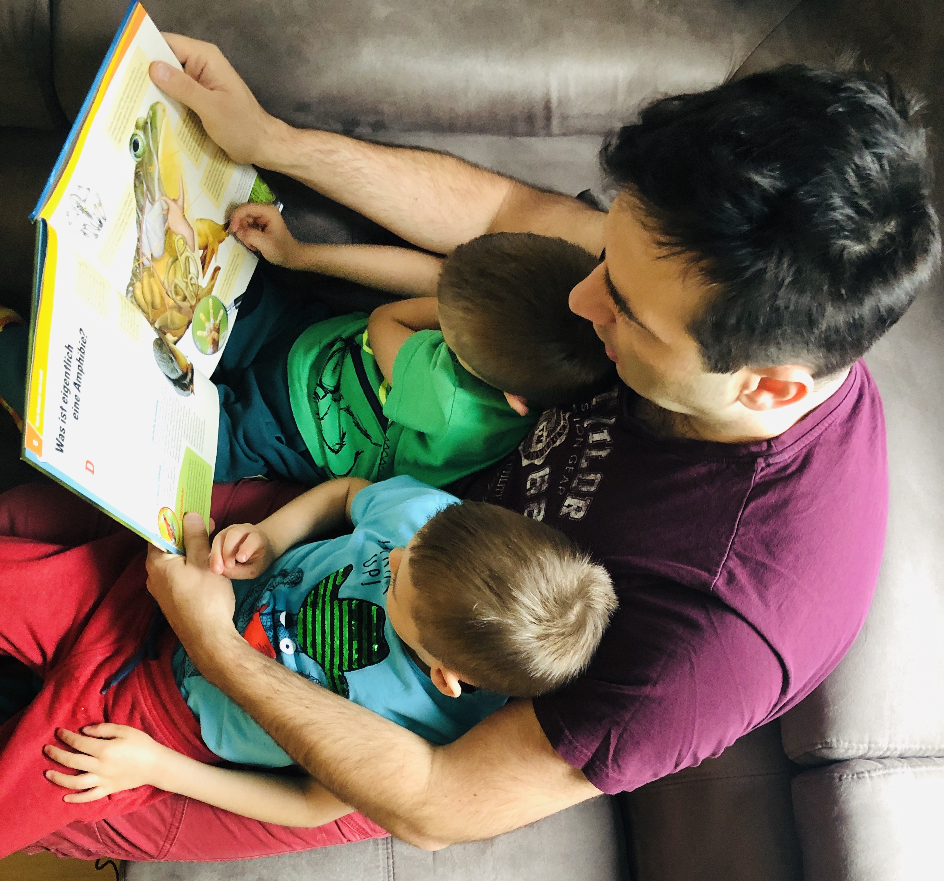 daddy and the boys reading